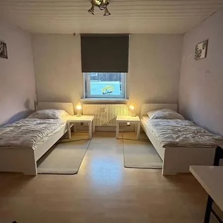 Apartment Monteure, Ganzes Haus, Schwarzheide, Haus 1 *