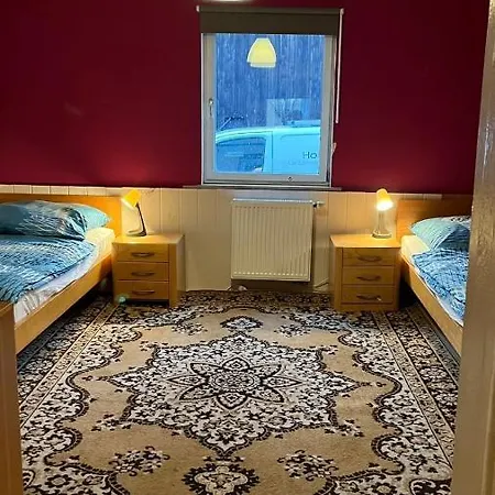 Monteure, Ganzes Haus, Schwarzheide, Haus 1 Appartement *