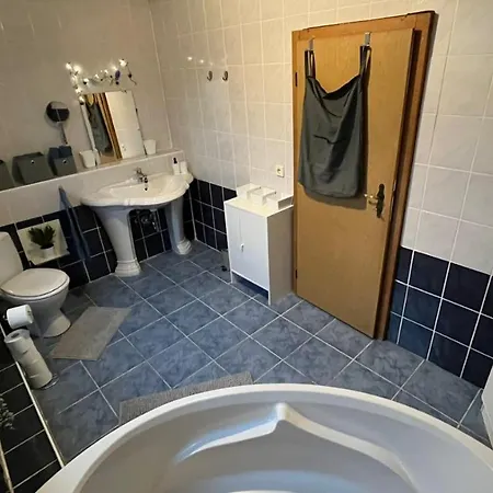 Apartment Monteure, Ganzes Haus, Schwarzheide, Haus 1 *